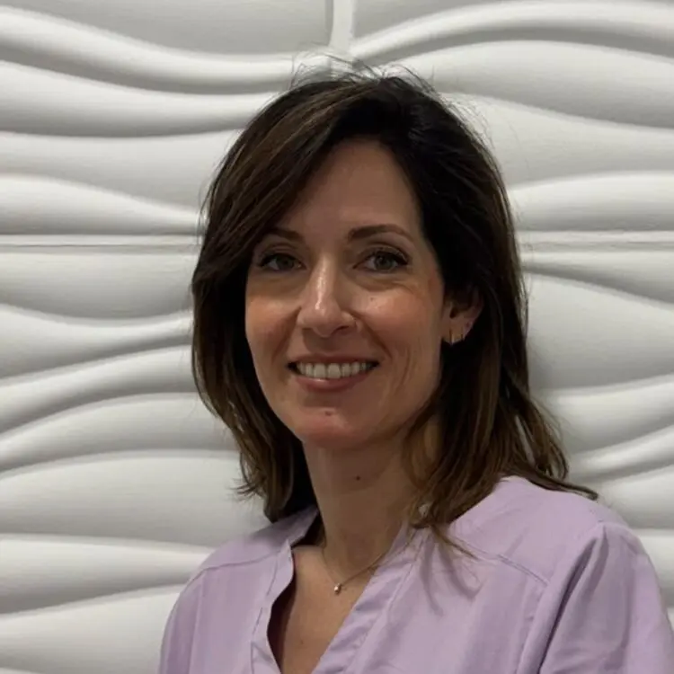 dra.Elsa Menchero periodoncista clinica Dentisalud Boadilla del Monte