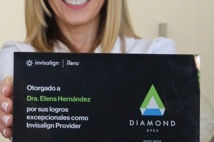 Invisalign Diamond Apex en Boadilla del Monte – Clínica Dentisalud y Dra. Elena Hernández